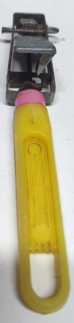 1950 CAKMAK 77 YERLİ TAŞLI MEKANİK METAL SERT RENKLİ  PLASTİK SAPLI MUTFAK OCAK YAKMA TUTUŞTURMA ALEVLENDİRME CAKMAGI