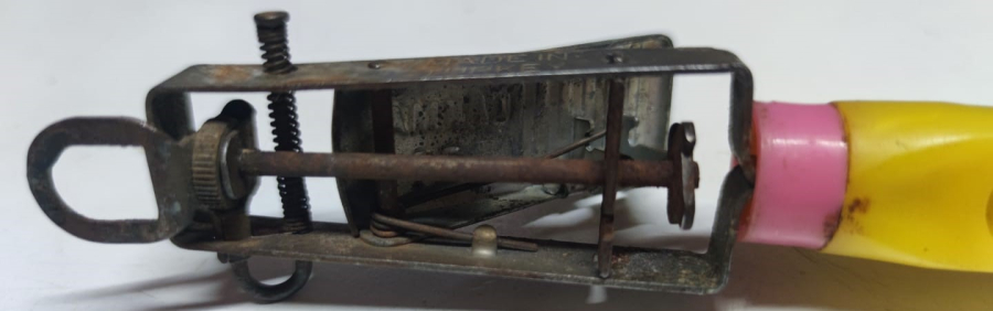 1950 CAKMAK 77 YERLİ TAŞLI MEKANİK METAL SERT RENKLİ  PLASTİK SAPLI MUTFAK OCAK YAKMA TUTUŞTURMA ALEVLENDİRME CAKMAGI