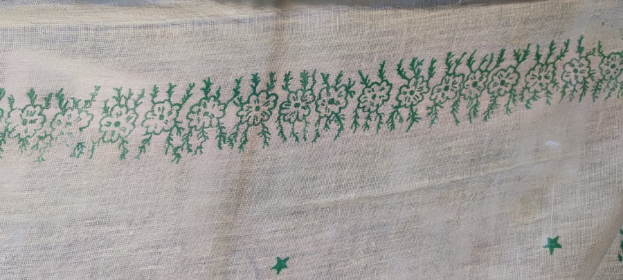 1950 EYUP SUTLAN HATIRASI SAL ESARP KENARLARI CEPECEVRE YESİL IGNE OYASI UZERİ AHSAP KALIP EL BASKI BEYAZ UZERİNE YESİL