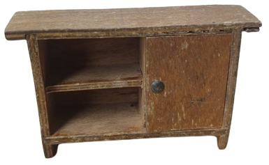 1970 OYUNCAK AHSAP OTURMA TAKIMI İKİ KOLTUK BİR CİFTLİ KOLTUK BİR KAPAKLI VİTRİN ORTA MASA SAHBA TAMAMI EL YAPIM AHSAP