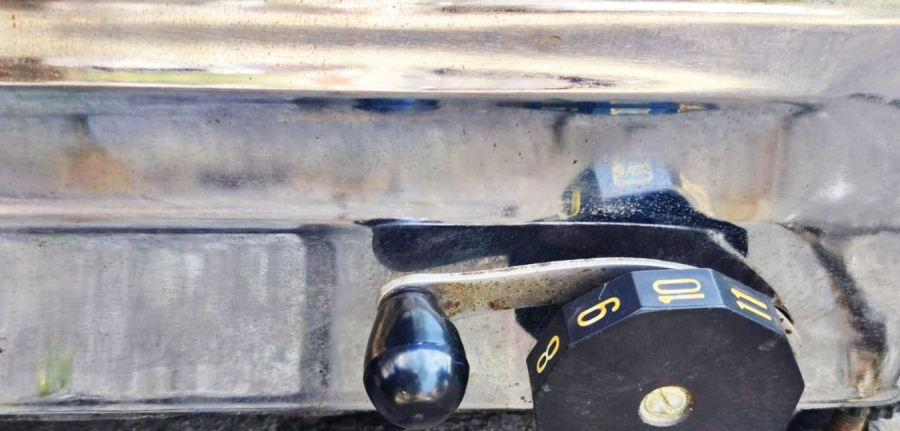 1970 WARTBURG ALMAN İBRELİ TERAZİ TEK KEFELİ ÜZERİ AYAR DAMGALI HER TARAFI KROMCELİK CALISAN ON ARKA CAMLI KADRAN 