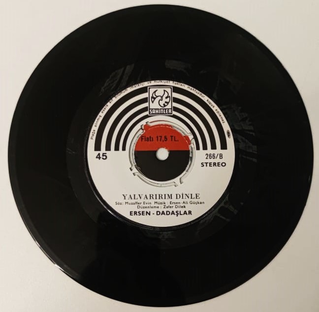 1976 ERSEN VE DADASLAR OMUR BITER YOL BI-İTMEZ ( MUTLULUK DUNYASI ) YALVARIRIM DİNLE SAHİNLER PLAK ORJINAL KABINDA