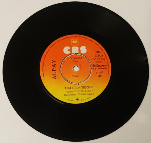 1977 ALPAY AYNI YOLUN YOLCUSU DUNYALAR BENİM OLUR CBS PLAK  ORJINAL KABINDA 45 LİK PLAK