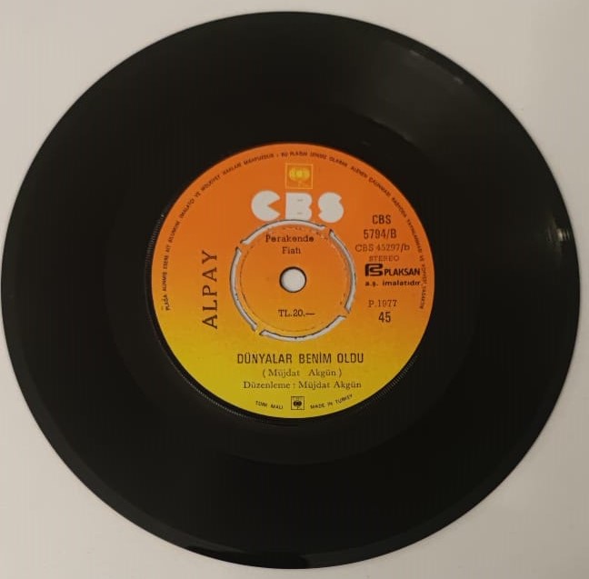 1977 ALPAY AYNI YOLUN YOLCUSU DUNYALAR BENİM OLUR CBS PLAK  ORJINAL KABINDA 45 LİK PLAK