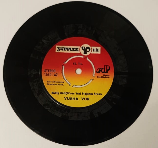 1976 BARIS MANCO NUN YENİ PLAGI  REZİL DEDE VUR HA VUR HA VUR ORJINAL KENDİ KABINDA 45 LİK PLAK