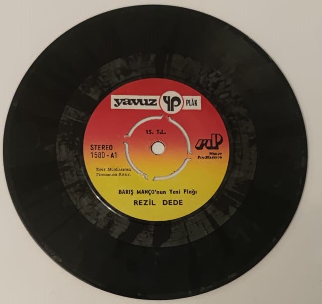 1976 BARIS MANCO NUN YENİ PLAGI  REZİL DEDE VUR HA VUR HA VUR ORJINAL KENDİ KABINDA 45 LİK PLAK