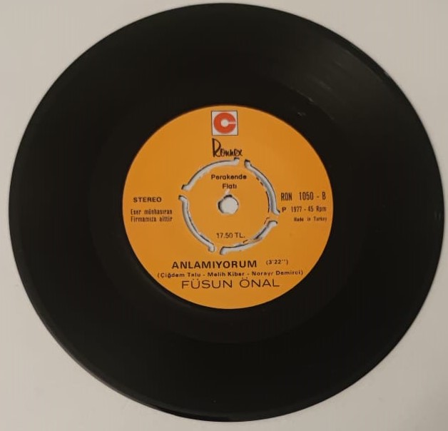 FUSUN ONAL YILDONUMU ANLAMIYORUM  FEYYAZ PLAKCILIK ORJINAL KABINDA 45 LİK PLAK