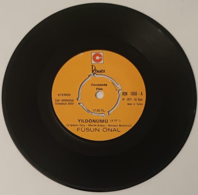 FUSUN ONAL YILDONUMU ANLAMIYORUM  FEYYAZ PLAKCILIK ORJINAL KABINDA 45 LİK PLAK