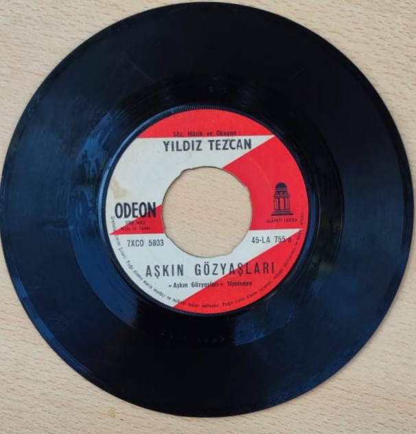 YILDIZ TEZCAN SOYLENİR BANA ASKIN GOZYASLARI  45 LİK PLAK ODEON PLAK ORJINAL 