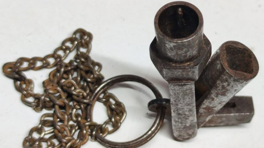 1930 DEVLET DEMİR YOLLARI TCDD KOMURLU BUHARLI TRENLERDE KOMPARTIMAN ŞEF ANAHTARI TRENDE BULUNUN TUM KAPI DOLAP KİLTLERİ ACAN ANAHTAR 5 FARKLI UC