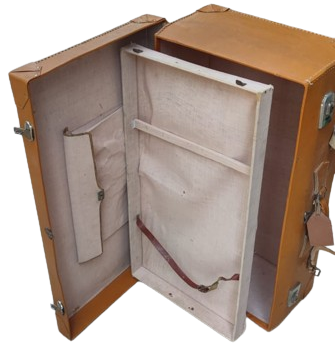 1950 SEYAHAT GARDOROP BAVUL EL DİKİS TABA RENK BAGLAMA KAYISLI  METAL KİLİT SAG VE SOL OTDA MANDALLI TASIMA KULPLU İC AYRIM PARCALI