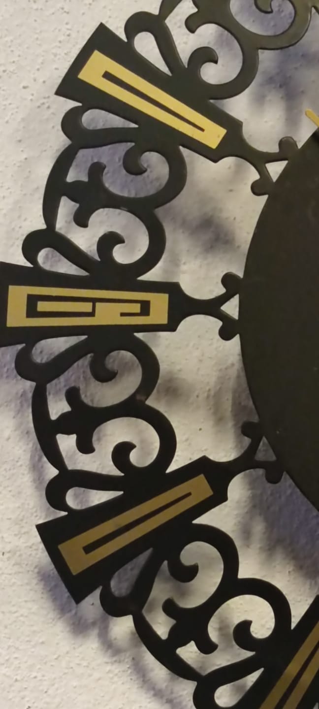 1970 LAMAN METAL DEKORATİF DESEN KEMİM ELEKTRİK  PİLLİ DUVAR SAATİ BUYUK BOY PİL İLE CALISIR