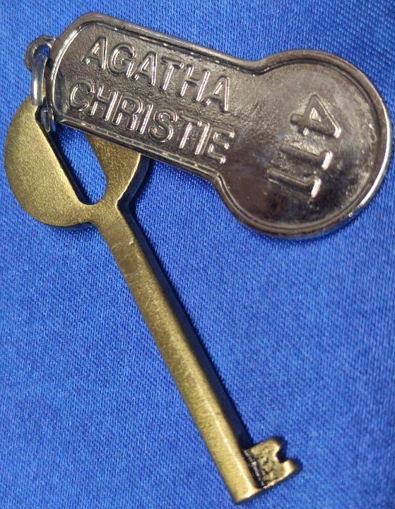 1892 PERA PALAS & AGATHA CHRISTIE YAZILI ANAHTAR HOTELİN 411 NUMARALI ODANIN ÖZEL YAPTIRDIGI ORJİNAL ÜRÜNDÜR