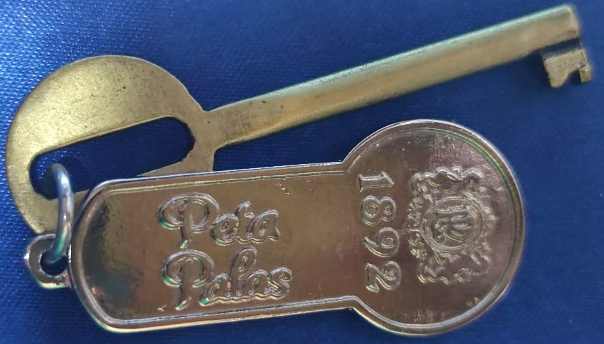 1892 PERA PALAS & AGATHA CHRISTIE YAZILI ANAHTAR HOTELİN 411 NUMARALI ODANIN ÖZEL YAPTIRDIGI ORJİNAL ÜRÜNDÜR