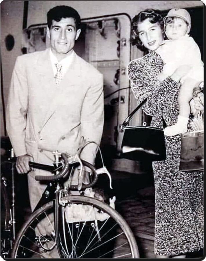 FENERBAHCE LEFTER KUCUK ANDONYADİS KULLANDIGI BİSİKLET ADA PLAKALI