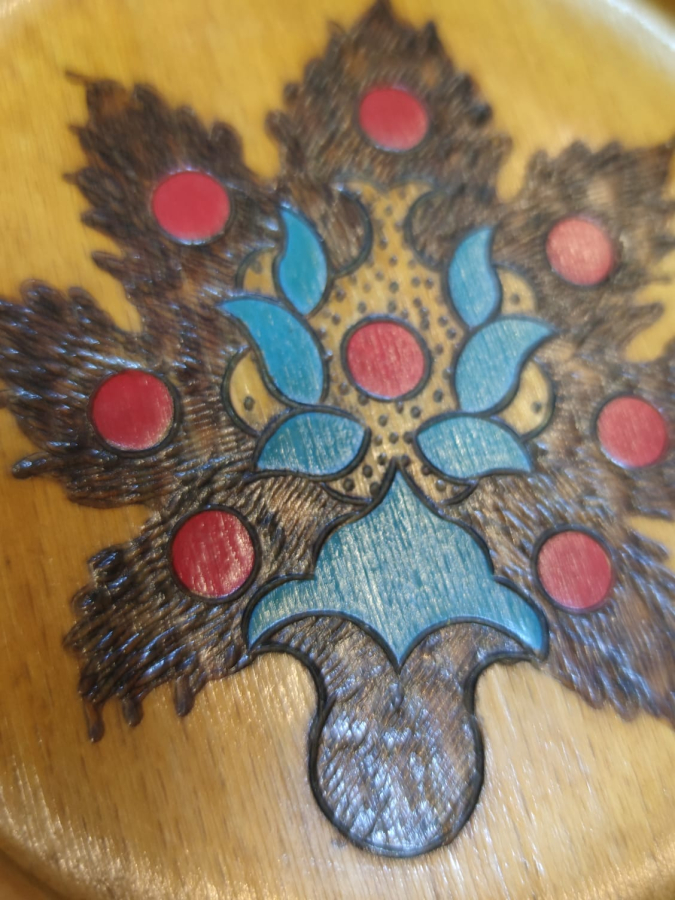 AHSAP EL TORNASINDA YAPILMIS SEKİLLENDİRİLMİŞ İÇERSİ KOK EL BOYAMA İKRAM SUNUM KABI 