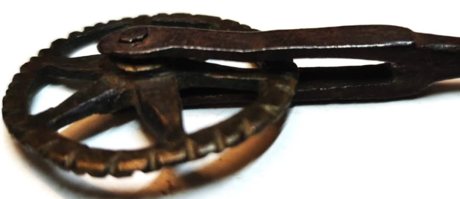  SÜLEYMANİYE OSMANLI DÖNEMİ BRONZ HAMUR KESME ALETİ