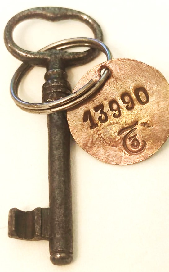 13990 SERİ NO BRONZ UC  DOGME EL YAPIM ANAHTARLIK HOTEL 3 NUMARLI ODASI KAPI ANAHTARI