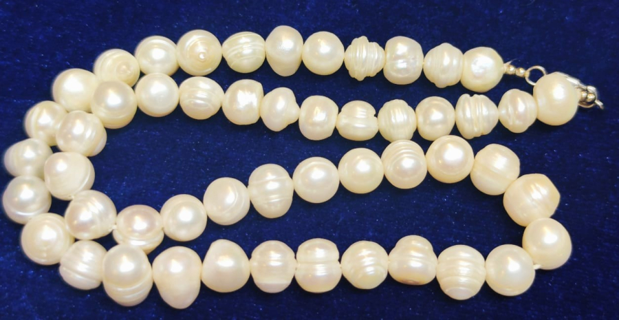 ORJINAL BAROK BEYAZ RENK İNCİ BAYAN KOLYE 51 İNCİ TANESİNDEN OLUSMAKTA