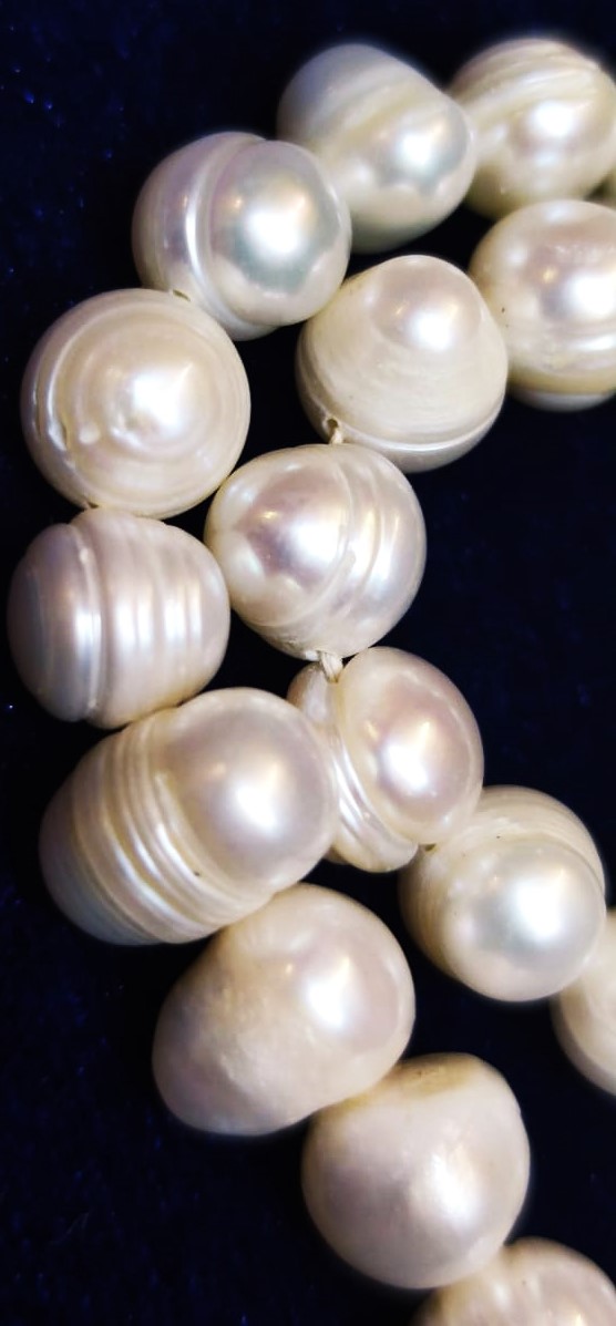 ORJINAL BAROK BEYAZ RENK İNCİ BAYAN KOLYE 51 İNCİ TANESİNDEN OLUSMAKTA