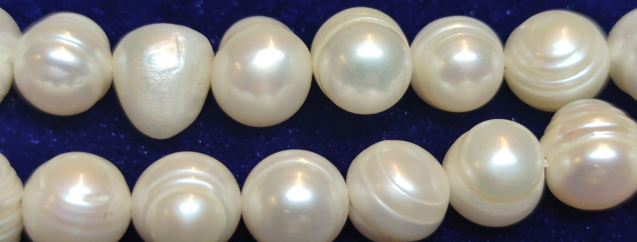 ORJINAL BAROK BEYAZ RENK İNCİ BAYAN KOLYE 51 İNCİ TANESİNDEN OLUSMAKTA