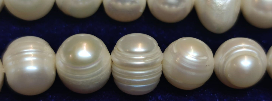 ORJINAL BAROK BEYAZ RENK İNCİ BAYAN KOLYE 51 İNCİ TANESİNDEN OLUSMAKTA