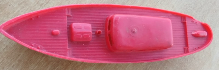 İBRİŞİM PLASTİK YERLİ MİKA TEKNE KIRMIZI KREM RENKDE