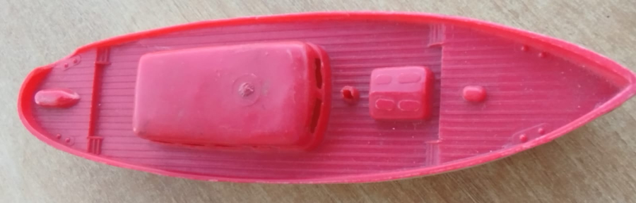 İBRİŞİM PLASTİK YERLİ MİKA TEKNE KIRMIZI KREM RENKDE