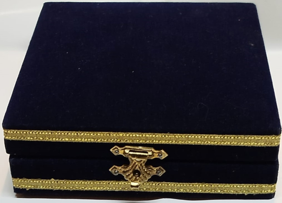 1943 6.NCI ANA JET ÜSTÜ KOMUTANLIĞI KAPAKLI KADİFE TESHİR KUTUSUNDA ASKERİ MADALYON