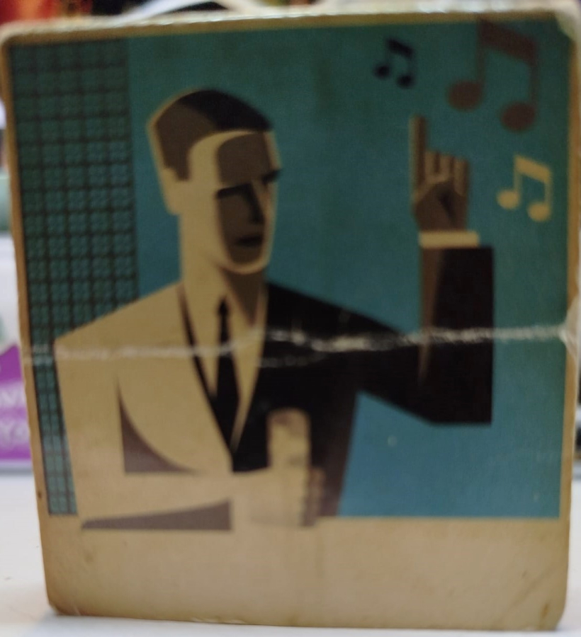 KULUP RAKI REKLAMLI KİBRİT ELİNDE BARDAK SARKI SOYLEYEN ADAM