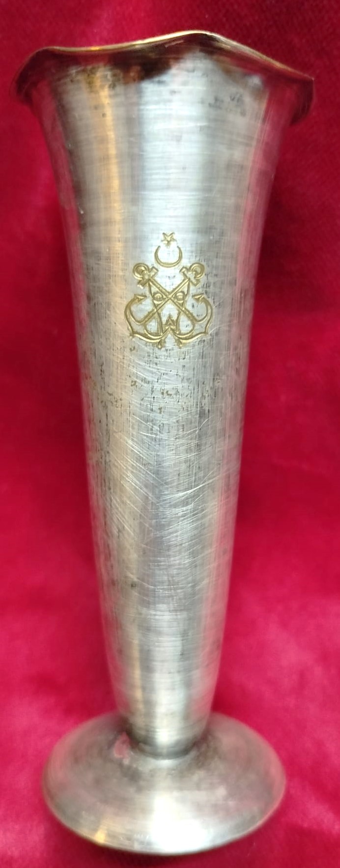 1950 TÜRKİYE DENİZCİLİK İŞLETMELERİ PİRİNC GÜMÜŞ KAPLAMA  KARANFİLLİK ÜZERİ CIPALI İŞLİ  VAZO 