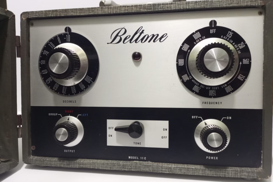 1960 BELTONE HEARING AIDS AUDIOMETERS KULAK DUYUMA TEST KONTROL CİHAZI ORJİNAL  KULAKLIKLI