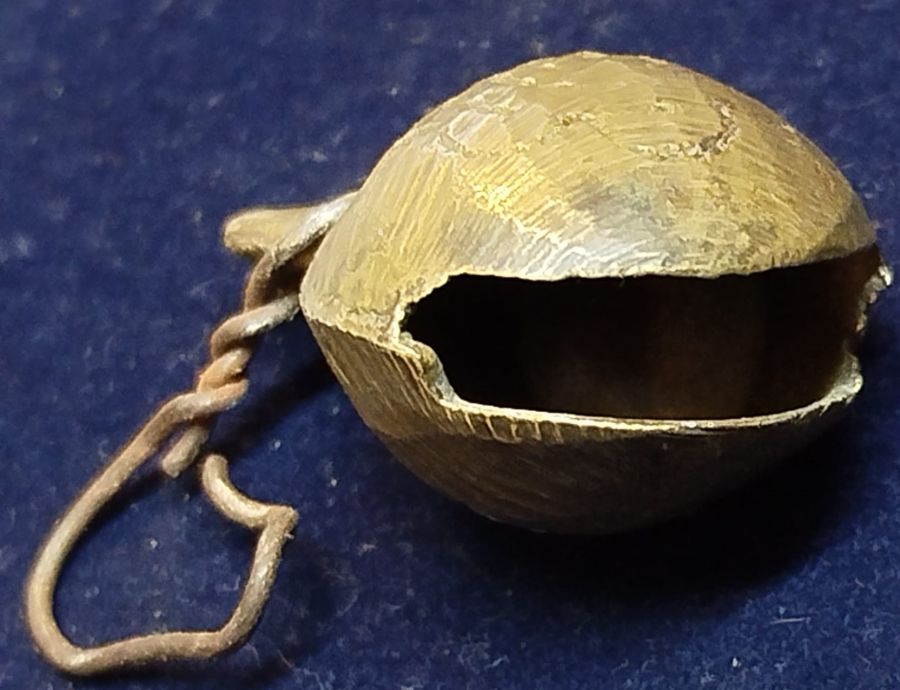 OSMANLI BRONZ ÜZERİ İŞLEMELİ UFAK BOYDA CAN GENELDE GELDİGİ BELLİ OLMASI İCİN HAYVANLARDA  KULLANILAN