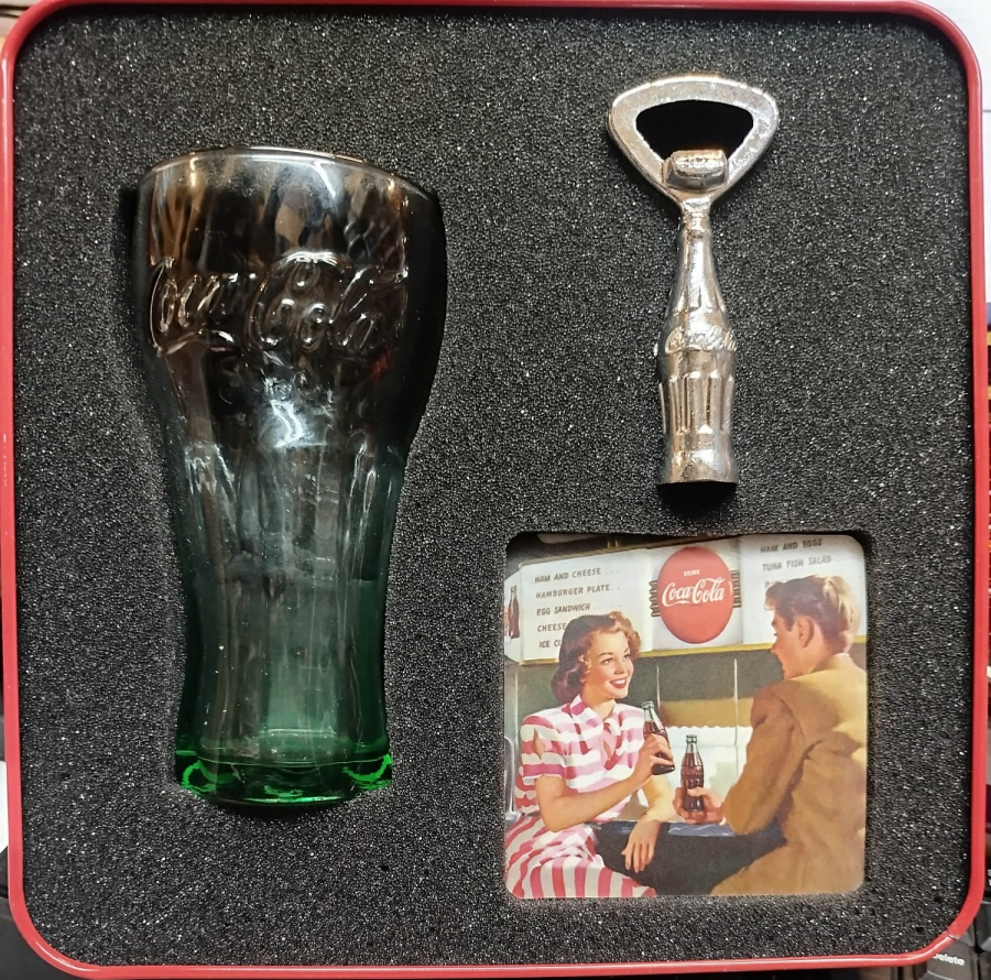 THE PAUSE THAT REFRESHES DRINK COCA COLA TENEKE KUTUSUNDA TAKIM