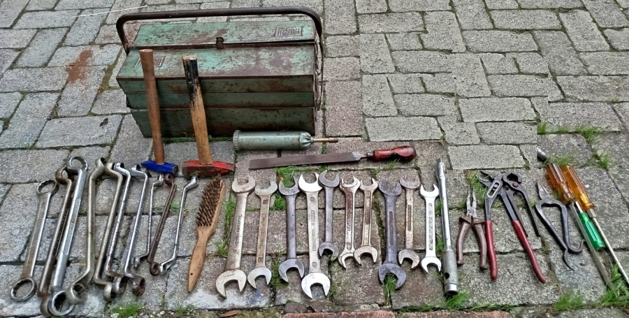 1970 OTO TAMİR BAKIM CANTASI 5 GÖZ CELİK KUTUSUNDA 33 PARCA EL ALETLİ