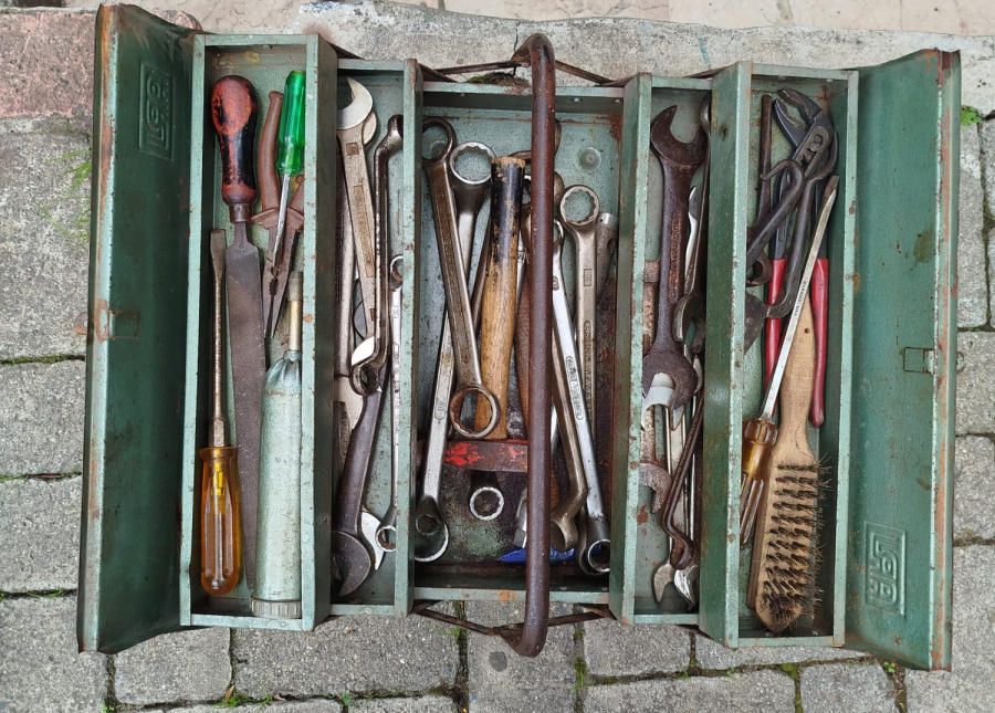 1970 OTO TAMİR BAKIM CANTASI 5 GÖZ CELİK KUTUSUNDA 33 PARCA EL ALETLİ