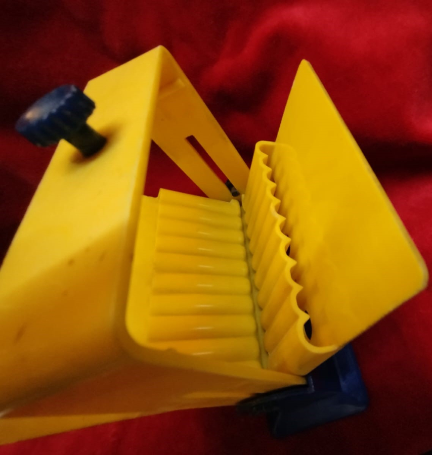 1970 SARI LACİVERT FENERBAHCE RENLERİNDE MİKA SİGARA İKRAM KUTUSU