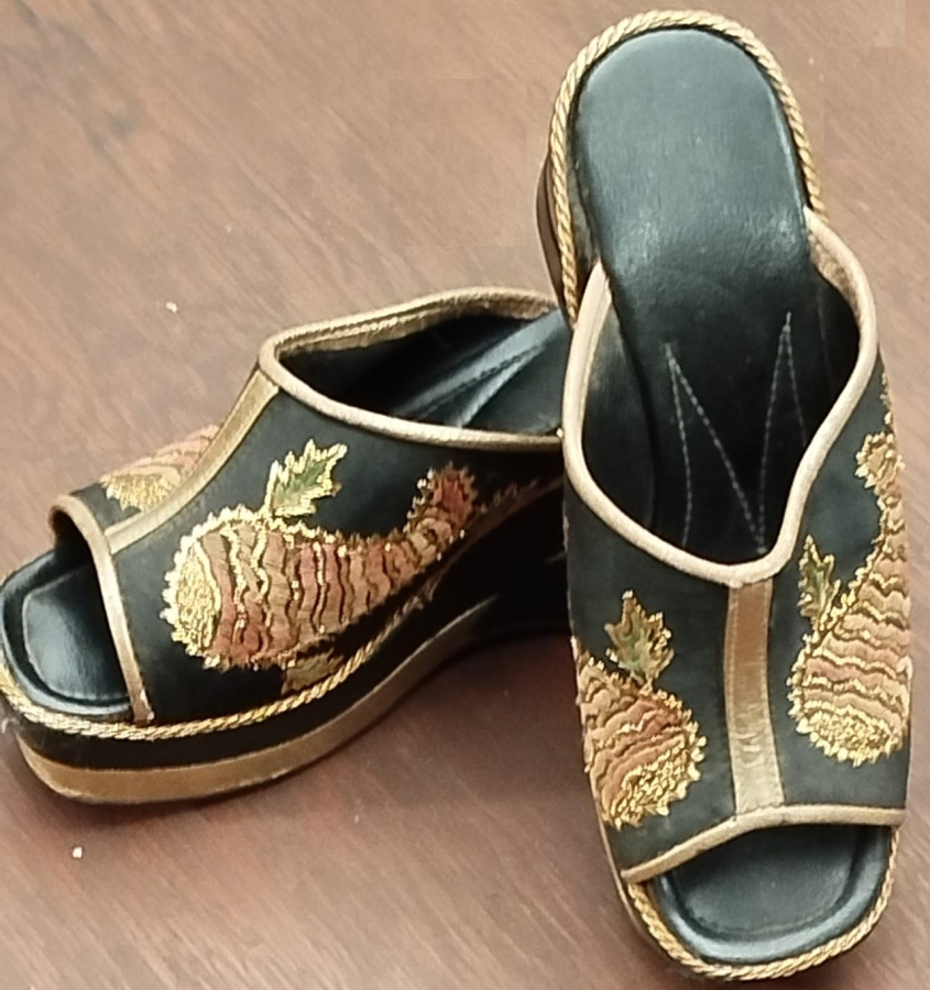 1970 YENİ GELİN TERLİGİ ÜZERİ BONCUL PUL OSMANLI DESEN EL İŞLEME 