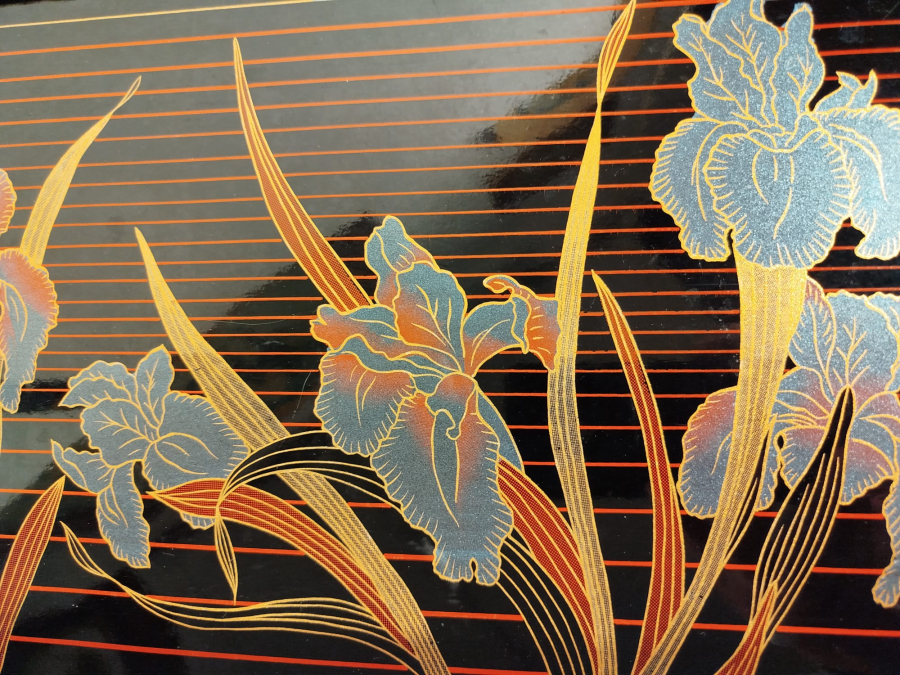 1950 JAPON SERVİS TEPSİ SİYAH LAKE GERGİS CİCEKLERİ GÖRSELLİ