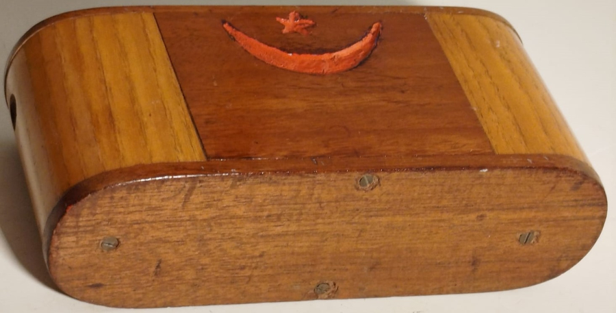 OSMANLI AHSAP UZERİ OYMA HİLAL VE YILDIZLI BOZUK VE KAGIT PARA ATMA YERLERİ OLAN  KUMBARA