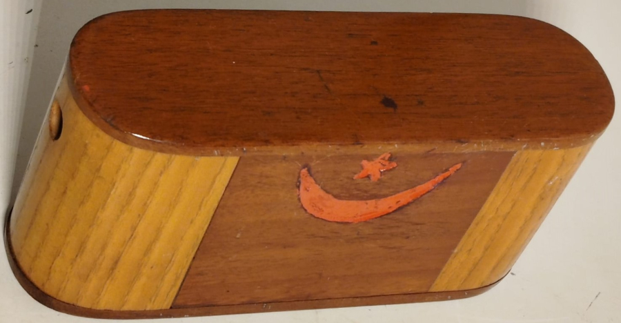 OSMANLI AHSAP UZERİ OYMA HİLAL VE YILDIZLI BOZUK VE KAGIT PARA ATMA YERLERİ OLAN  KUMBARA