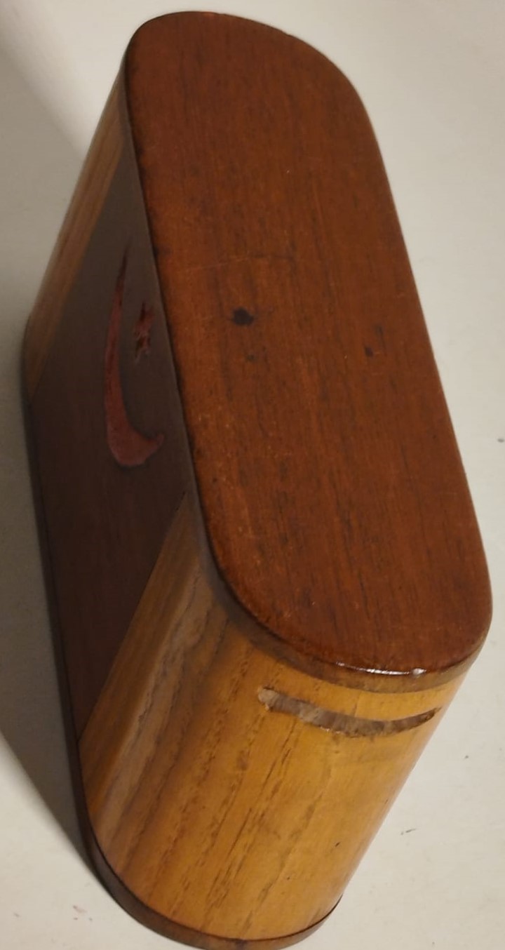 OSMANLI AHSAP UZERİ OYMA HİLAL VE YILDIZLI BOZUK VE KAGIT PARA ATMA YERLERİ OLAN  KUMBARA