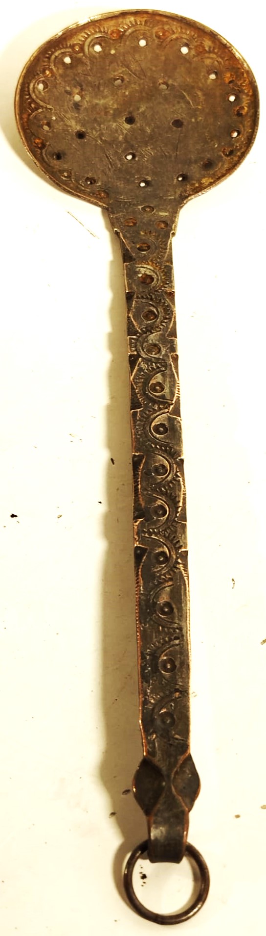 OSMANLI TEKKE İŞİ DÖGME TEK PARCA  BAKIR SAP KISMI SICAK DÖGME EL İŞCİLİKLİ SÜZGEÇLİ DELİKLİ KEPÇE