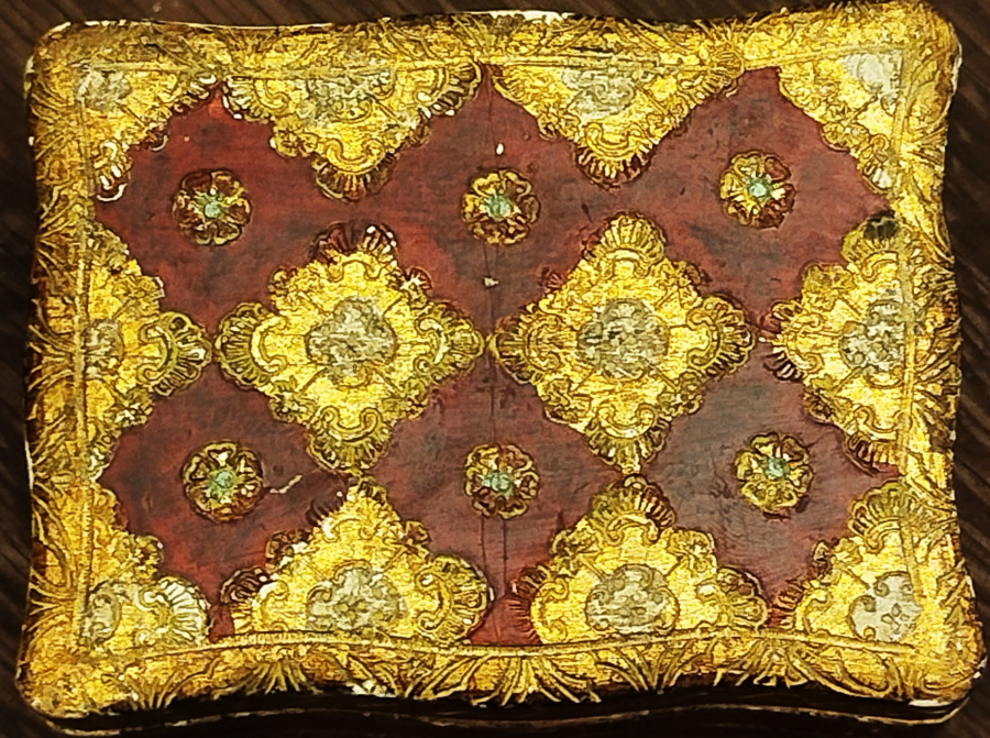 OSMANLI LEVANTEN İŞİ UZERİ İŞLEME KAPAKLI MUCEVHER KUTU BORDO VE ALTIN YALDIZ REKLERDE EL İŞİ