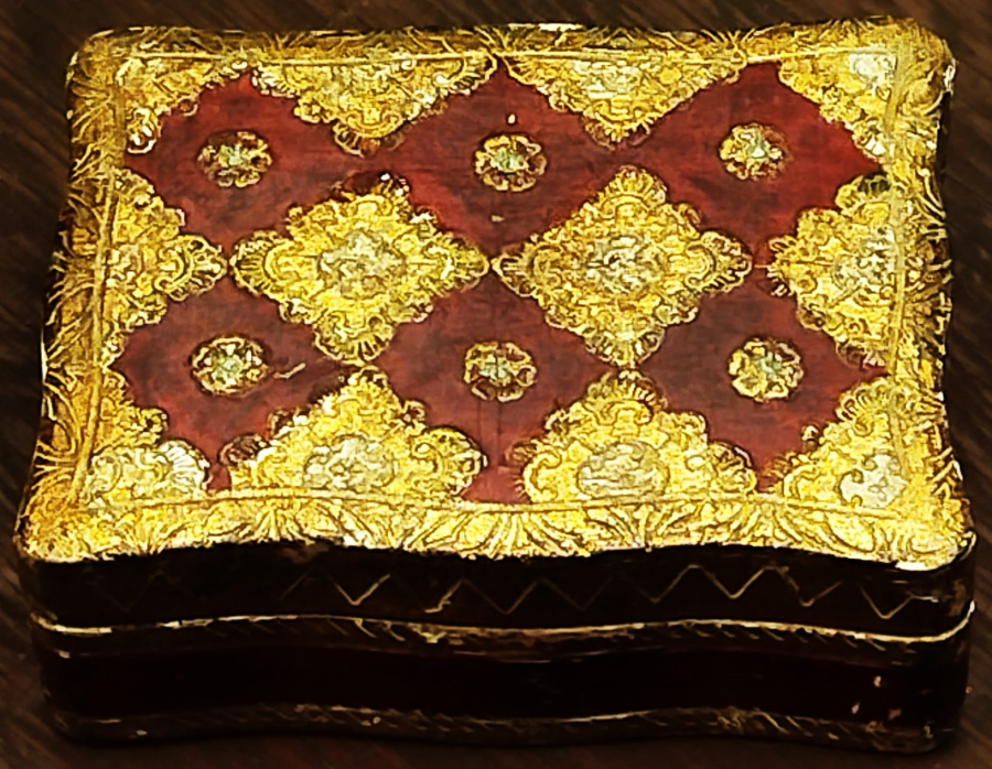 OSMANLI LEVANTEN İŞİ UZERİ İŞLEME KAPAKLI MUCEVHER KUTU BORDO VE ALTIN YALDIZ REKLERDE EL İŞİ