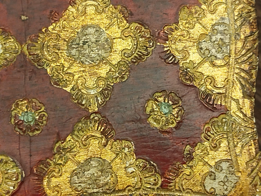 OSMANLI LEVANTEN İŞİ UZERİ İŞLEME KAPAKLI MUCEVHER KUTU BORDO VE ALTIN YALDIZ REKLERDE EL İŞİ