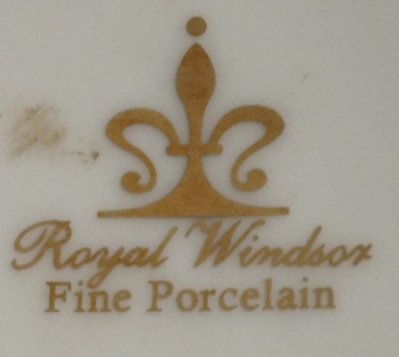 PORSELEN KAPAKLI CAY POTU UZERİ CİCEKLİ VE ALTIN CEKME KULP VE EMZİK KISMI 