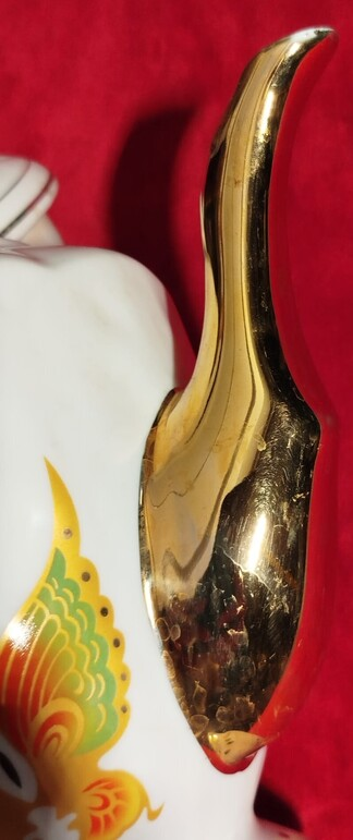 PORSELEN KAPAKLI CAY POTU UZERİ CİCEKLİ VE ALTIN CEKME KULP VE EMZİK KISMI 