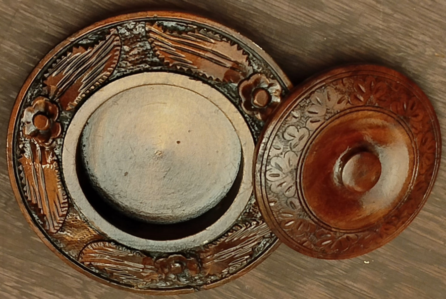 1930 TEKKE İŞİ LOKUM SEKER İKRAMLIGI AHSAP EL İŞİ OYMA İŞCİLİKLİ KAPAKLI