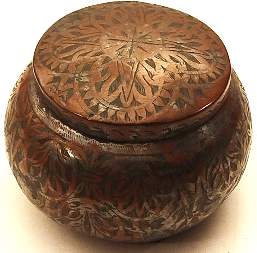 TEKKE İSİ BAKIR KAPAKLI UZERİ YILDIZLI KABARTMA  KAHVE KUTUSU 